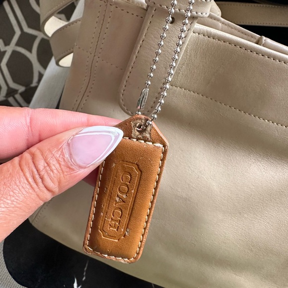 Vintage Coach Green light tan Soho Lightweight Buckle Bag #4157 - Picture 9 of 15